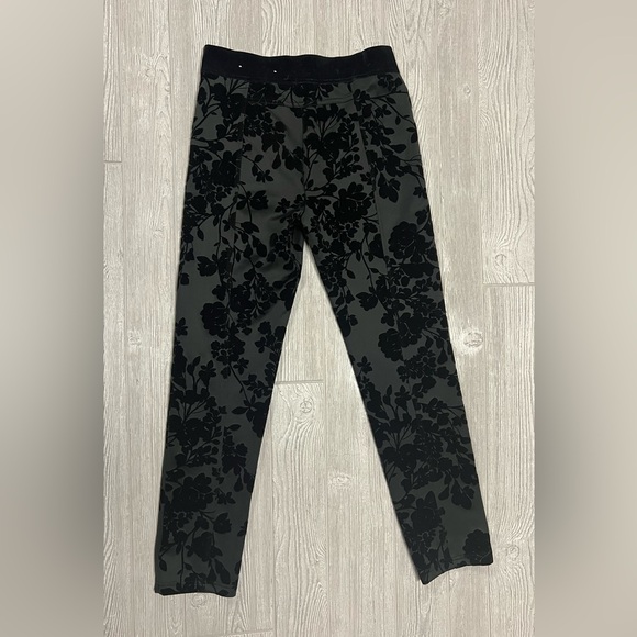 Liz Claiborne Career Black Pull On Pant w/ Raised Velvet Floral Pattern Sz Small - Picture 2 of 9